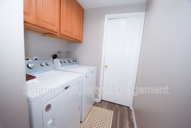 Building Photo - 1887 Montgomery Ave