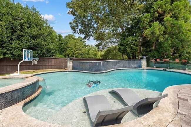 Building Photo - 11140 W Rd