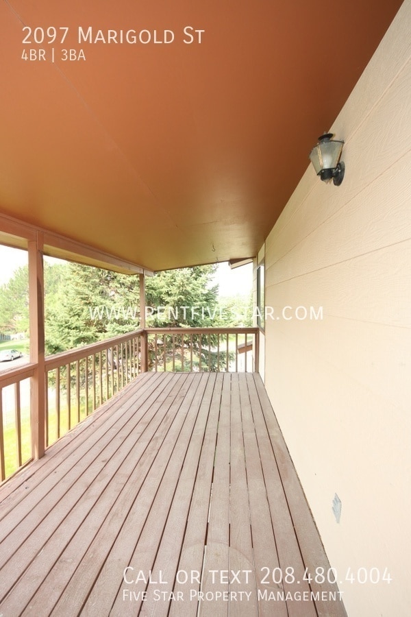 Building Photo - 2097 Marigold St