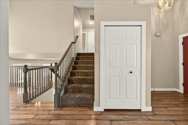 Building Photo - Comfortable Living in a Prime Central Boise Location