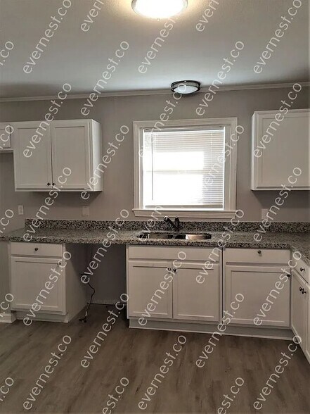 Building Photo - 729 McCluer Rd