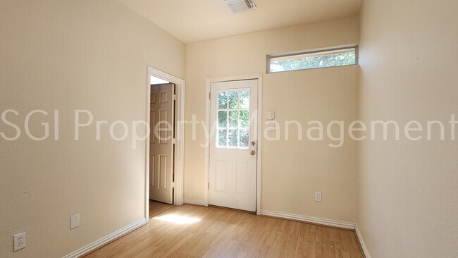 Building Photo - 329 Parkhurst Ln