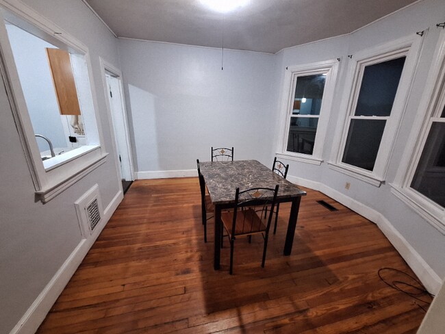 Building Photo - 10 Euclid Ave