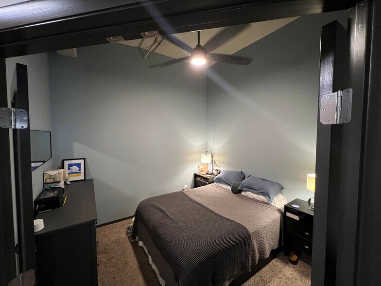 Building Photo - 200 Main St