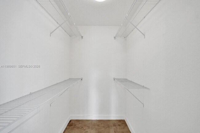 Building Photo - 949 Riverside Dr