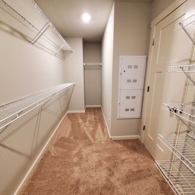 Building Photo - Newer 3 bedroom 2 bath home in SE Albany, close to LBCC, Easy drive to Corvallis, Lebanon or I-5