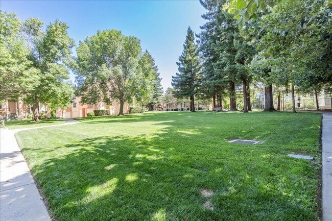 Building Photo - Parc Crossing 1 Bed 1 Bath Unit in Mountai...
