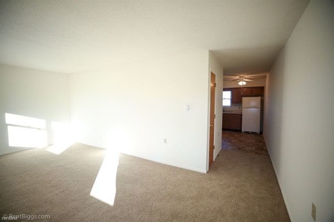 Building Photo - 1 br, 1 bath  - Lancaster Senior Apartments