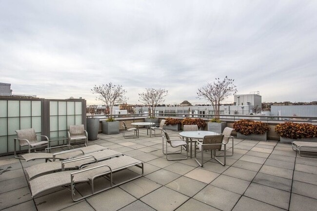 Building Photo - Logan Circle Loft with Garage Parking!