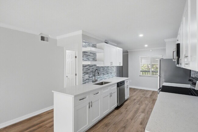 Building Photo - Condo For Rent in Largo with TONS OF UPGRADES!