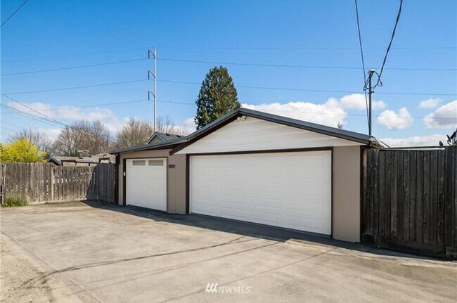 Building Photo - 9227 18th Ave SW