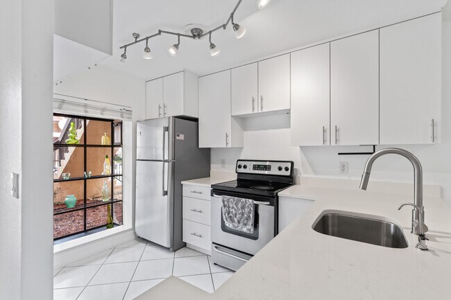 Primary Photo - 2339 SW 15th St