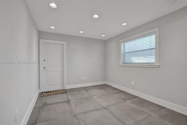 Building Photo - 902 Mandarin Isle