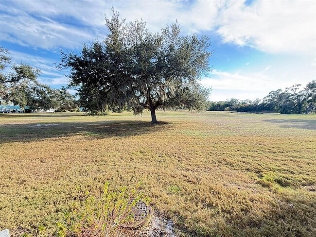 Building Photo - 2202 Clubhouse Dr