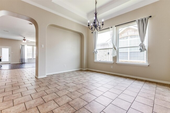 Building Photo - 14625 Riverside Dr
