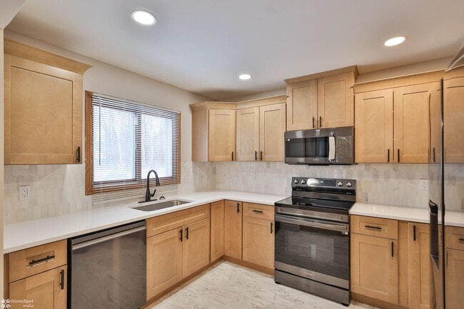 Building Photo - Charming Newly Renovated Ranch-Style Home for Rent in the Desirable East Penn School District