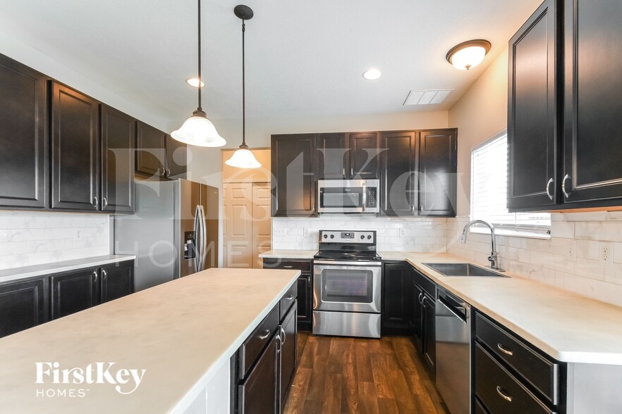 Building Photo - 5593 W Woodhaven Dr