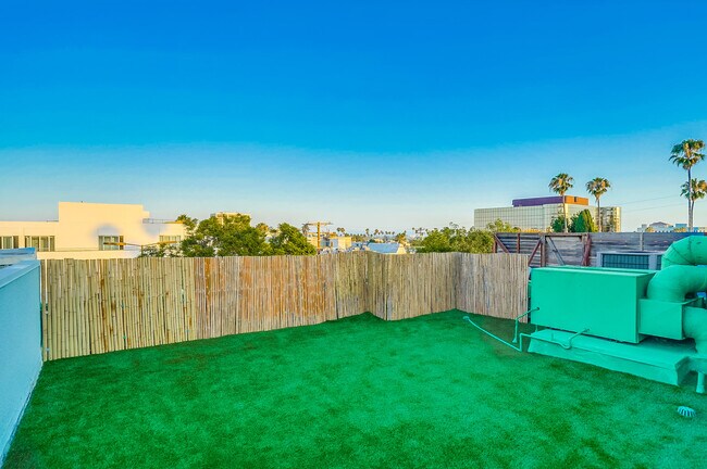 Building Photo - 1128 22nd St