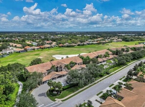 Building Photo - 803 Fairwaycove Ln