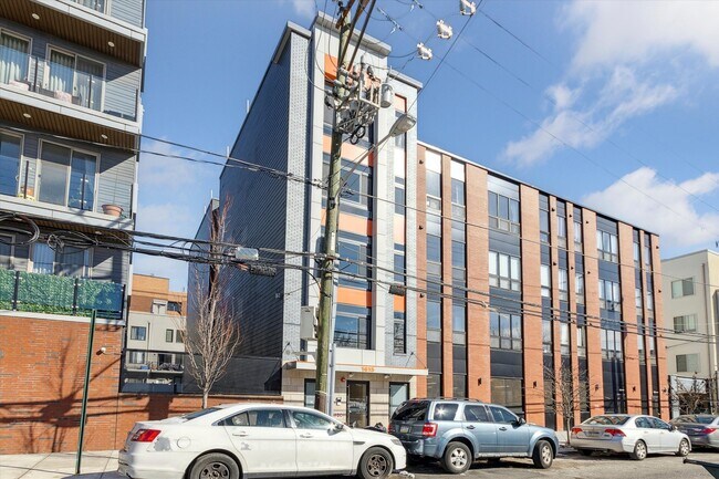 Building Photo - 1615 Poplar St