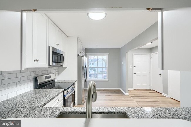 Building Photo - 28 Sandstone Ct