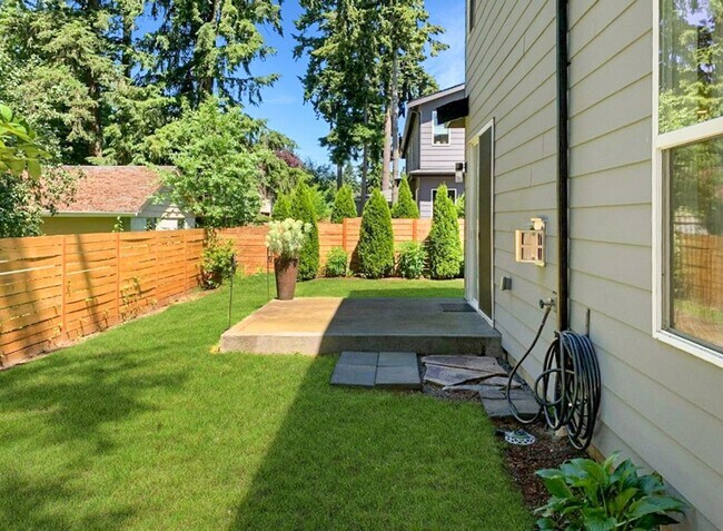 Building Photo - 4Bd/2.5Ba Renton Home
