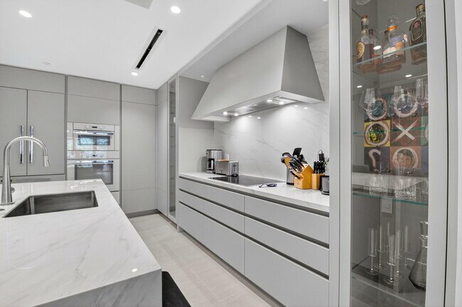 Building Photo - 200 SE Mizner Blvd