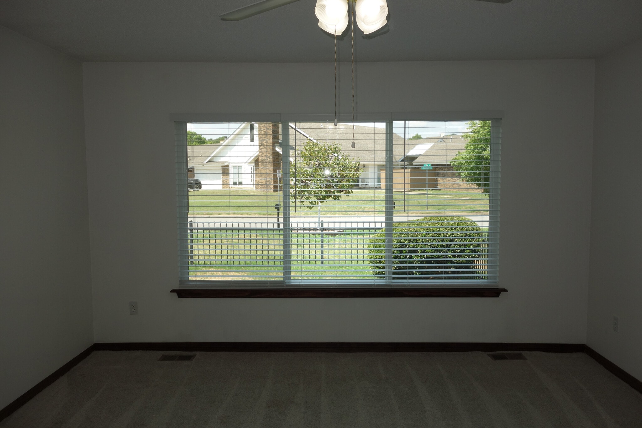 Building Photo - 3324 E 73rd St