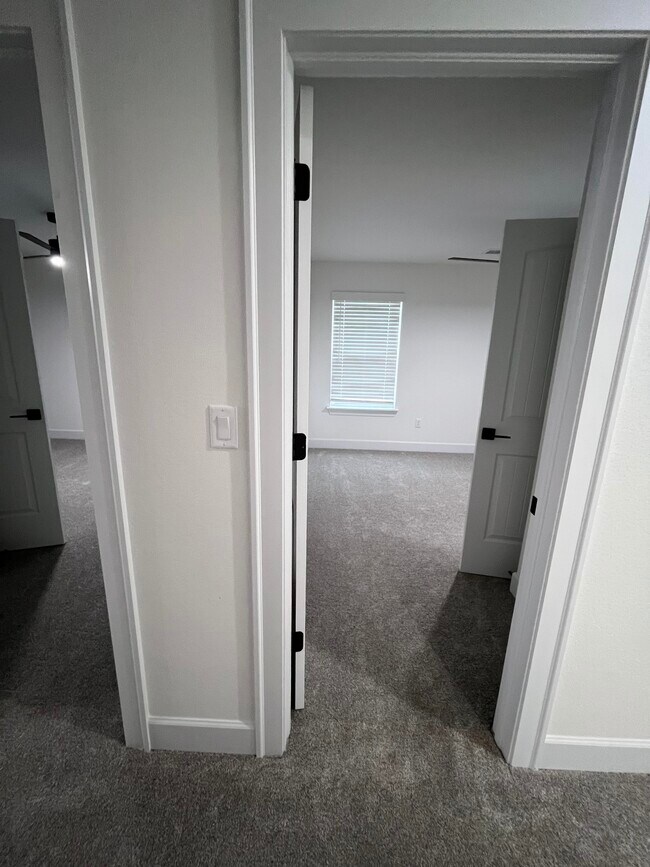 Building Photo - 3201 SW Lovely Ln