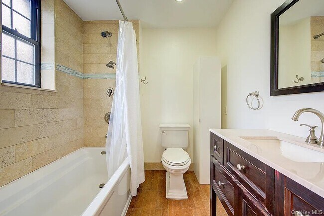 Building Photo - 6 Burns St