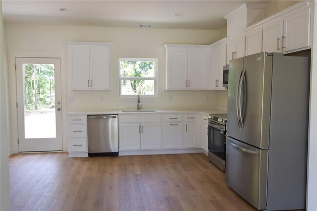 Building Photo - 1070 Moreland Dr