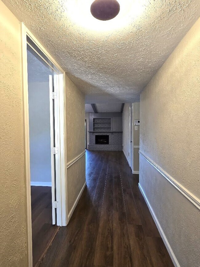 Building Photo - 4055 Cypressdale Dr