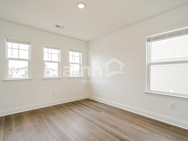 Building Photo - 9062 Lucy Dr