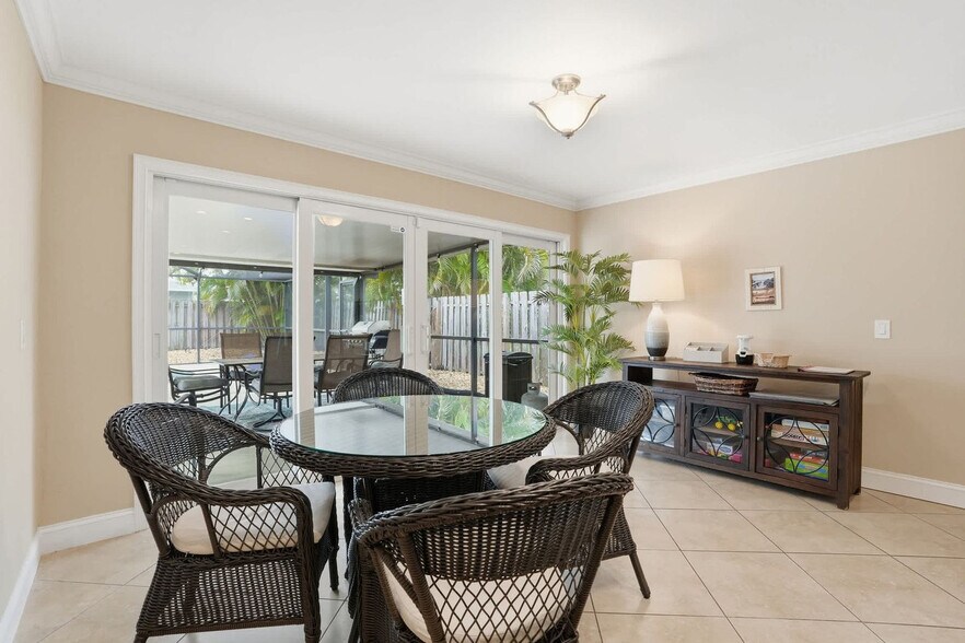 Building Photo - 660 100th Ave N