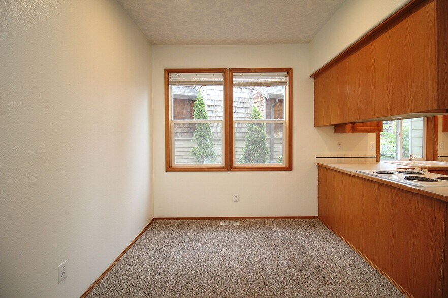 Building Photo - 22032 NE Chinook Way