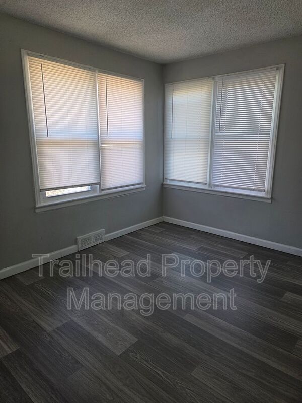 Building Photo - 5911 Cypress Pl