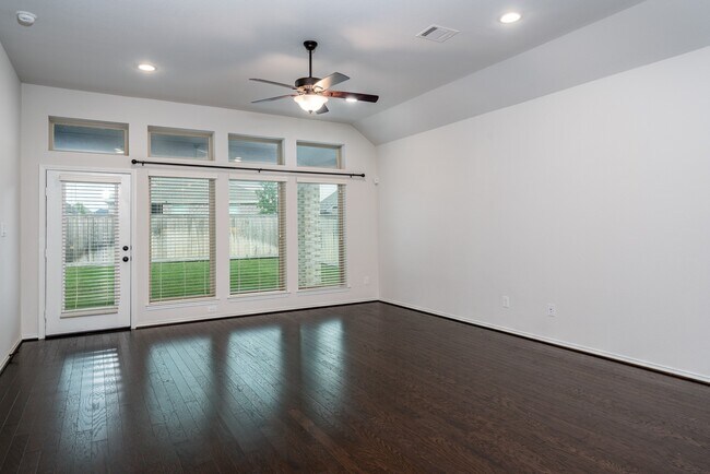 Building Photo - 15518 Lake Meridian Dr