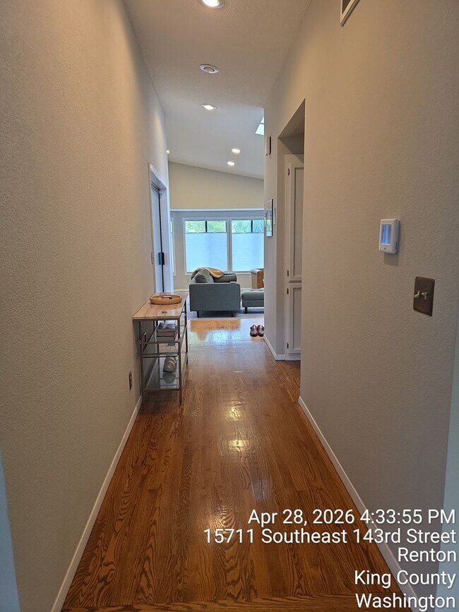 Building Photo - Renton - 4 bedroom 2.5 bath rental home - Custom home with large rooms - Available July 5th 2026