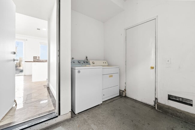 Building Photo - 1564 Clanton Pl