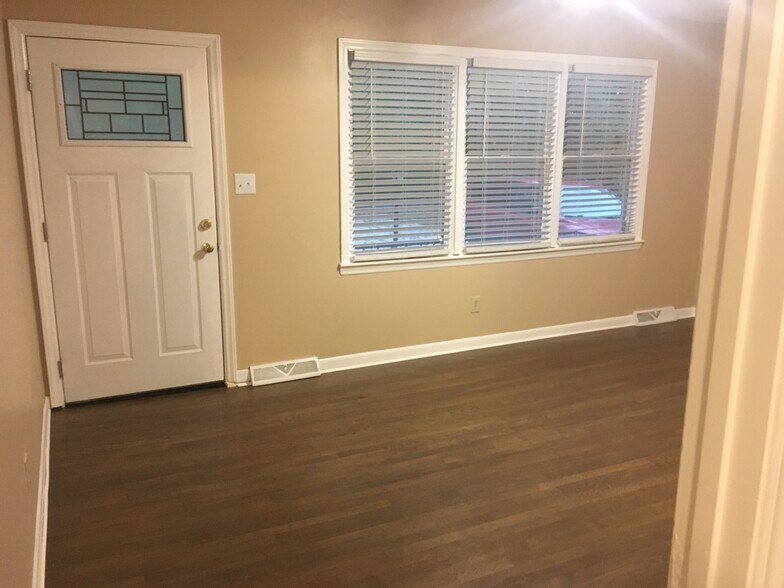 Building Photo - 510 Short St