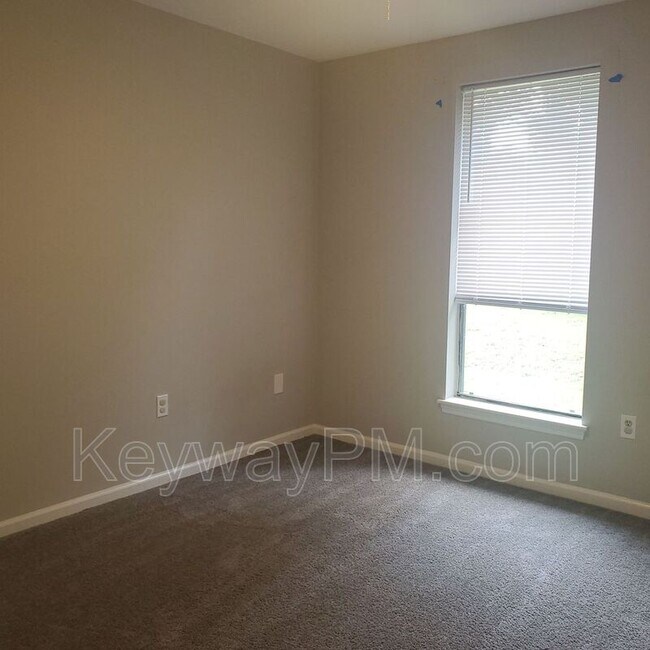 Building Photo - 122 Shadowood Dr