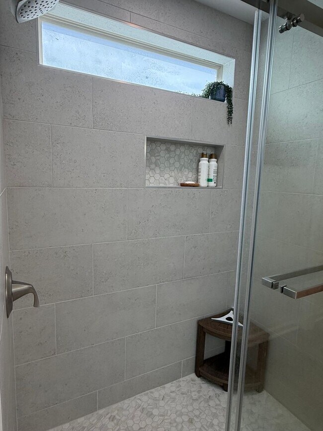 Building Photo - 10 Cobblestone Ct