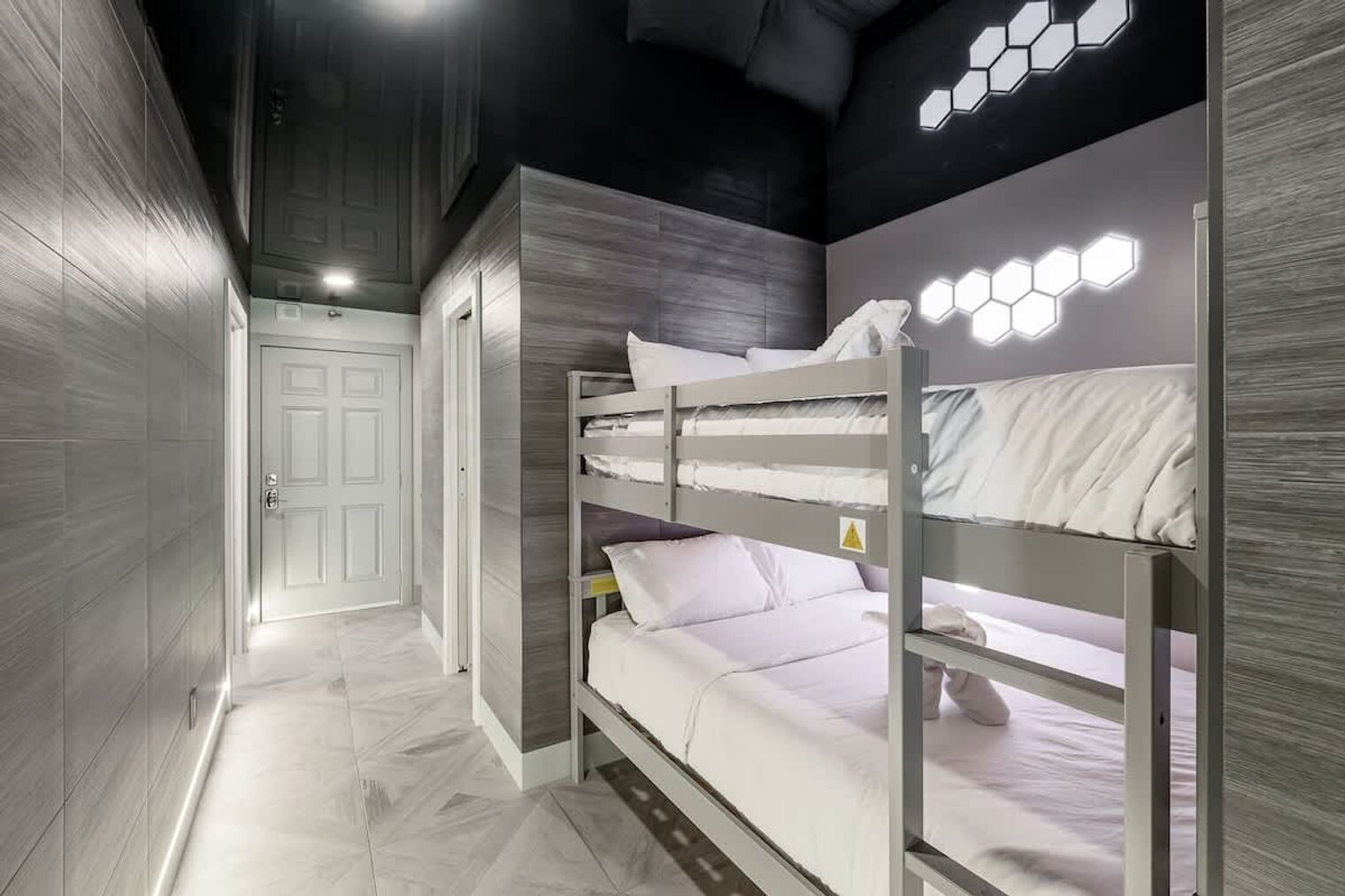 Building Photo - 8743 Thomas Dr