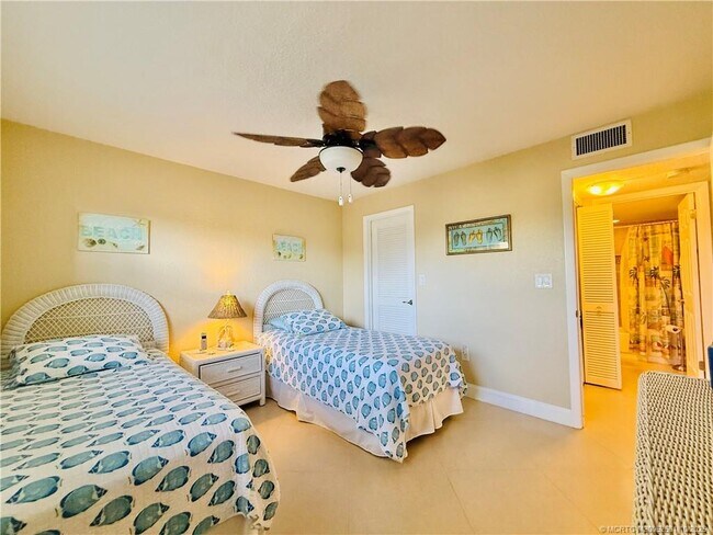 Building Photo - 7440 S Ocean Dr