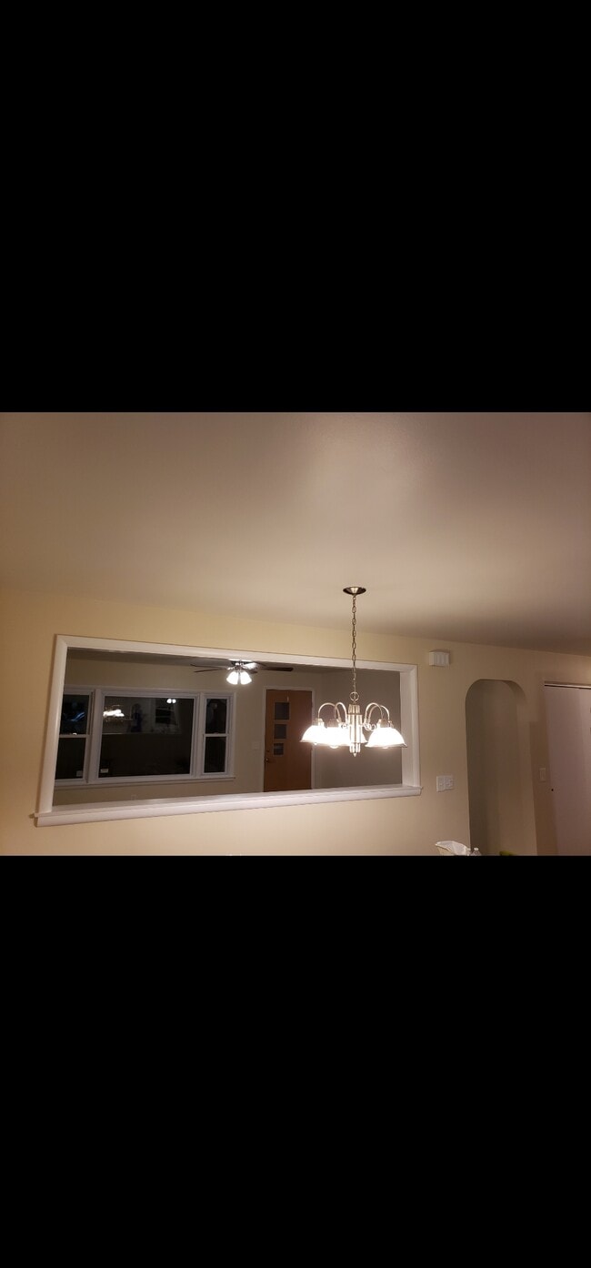 Building Photo - 325 Hall St