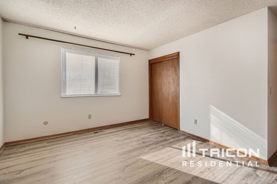 Building Photo - 6552 W Morraine Pl