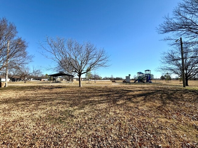 Building Photo - Updated 3 Bedroom, 1.5 Bath House Near Hard Rock Casino and Has Great Highway Access!