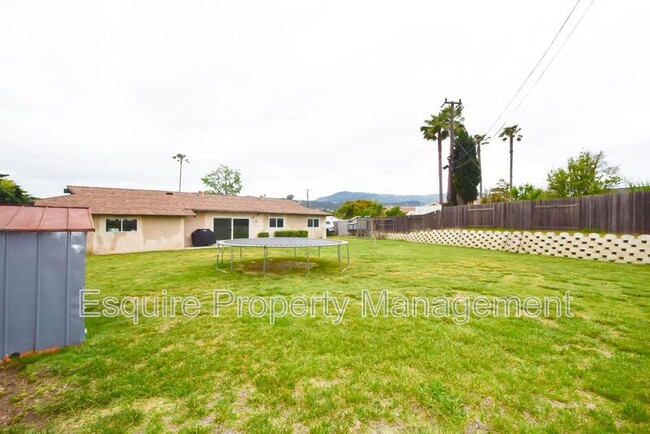 Building Photo - 679 Randy Dr
