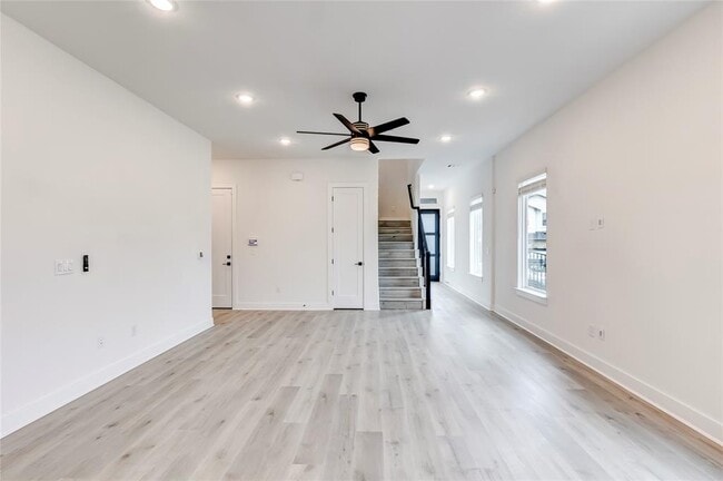 Building Photo - 1703 Kit Cir