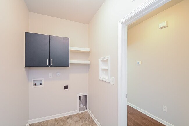 Building Photo - 288 Lakemont Dr